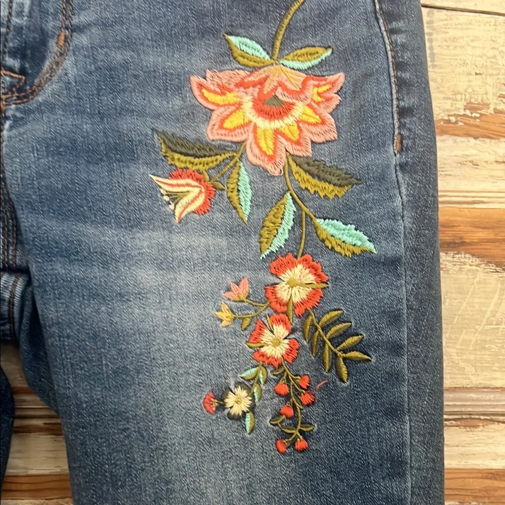 Old Navy Women's Blue Embroidered Jeans - Picture 3 of 6